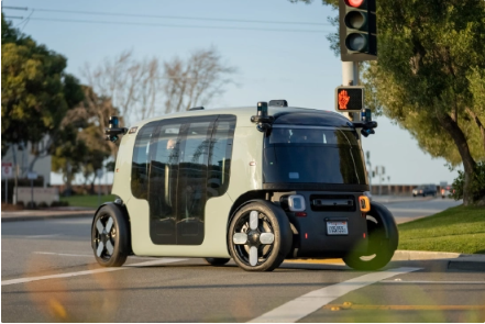 亚马逊旗下 Zoox 在公路上测试 Robotaxi 自动驾驶出租车，找员工当乘客