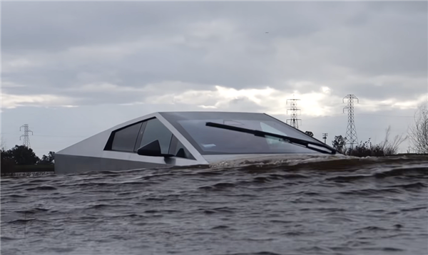 特斯拉Cybertruck暴力实测：水中行驶验证超强涉水能力