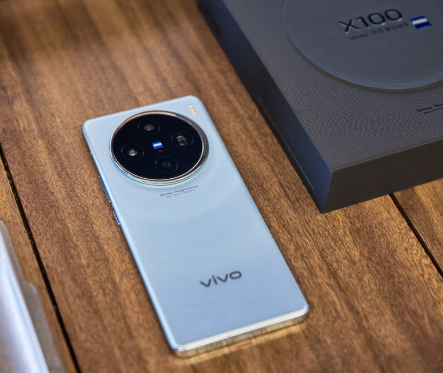 全新vivo X100S曝光：金属直角中框搭配玻璃机身，四种配色尽显质感